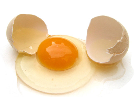 生吃鸡蛋好吗？三种人不宜多吃鸡蛋