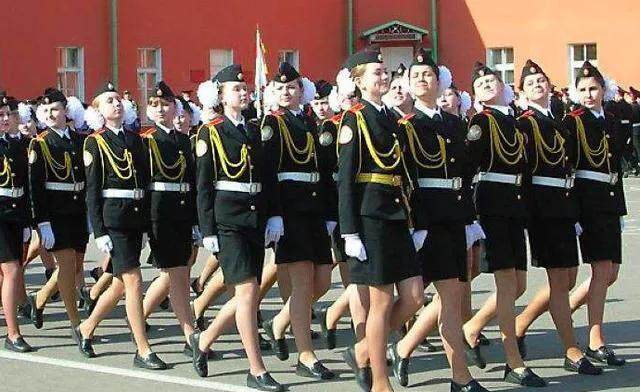 美国人平均身高177.5CM,征兵男性最低标准152 比中国标准低8CM