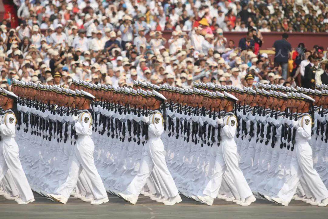 美国人平均身高177.5CM,征兵男性最低标准152 比中国标准低8CM